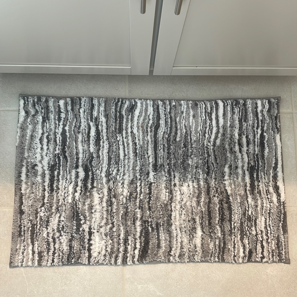 Bath Mat Set - Gray and White - Picture 2 of 6